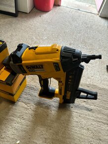 DeWALT DCN890N – AKU klincovačka do betónu - 3