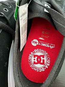 DC SHOES NOVE 42.5/8.5 - 3