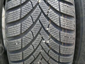 Zimne pneu. Semperit 205/50 r17 - 3