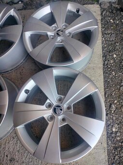 4ks alu disky orig. Škoda 5x112 r17 - 3