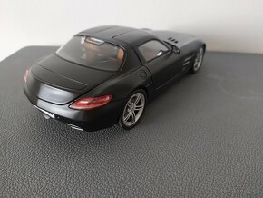 Mercedes SLS 1:18 - 3