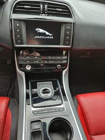 Jaguar XE R-sport - 3