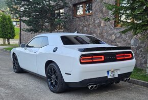 Predám Dodge Challenger GT 3.6 V6 AWD 4x4 - 3