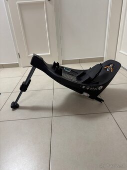 Autosedacka Cybex Sirona Z i-size plus, platforma Cybex base - 3