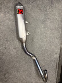 Titánový Akrapovic KTM - 3