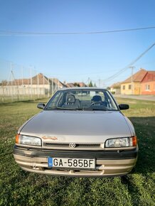 Mazda 323 1.6 16v sedan - 3