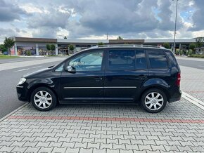 Volkswagen Touran 2.0 TDi 6 rychlostí digi klima - 3