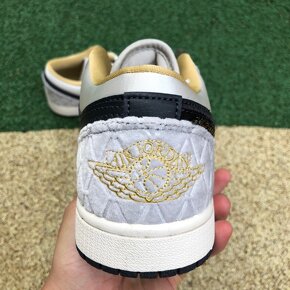 Air Jordan 1 Low Beaded Swoosh - 3