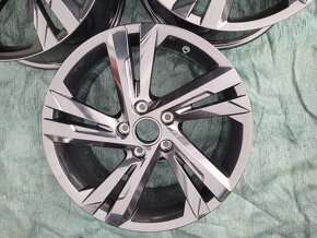 Alu kola Volkswagen Golf Valenci Black R17 ET51 - 3