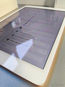 iPad 8 (2020) 32GB WiFi Zlatý - 3