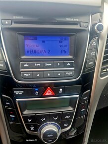 Hyundai i30 hatchback 1.4 diesel 66kw 2013 2014 šedá metalíz - 3