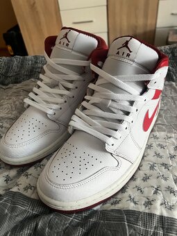 Air Jordan 1 MID SE White Dune Red - 3