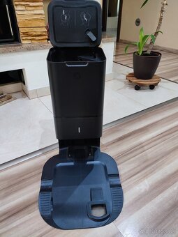 iRobot Roomba i7 s dokovacou a vyprázdňovacou stanicou Clean - 3