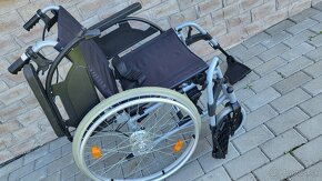 invalidny vozík 48cm pridavne brzdy pre asistenta pas barle - 3