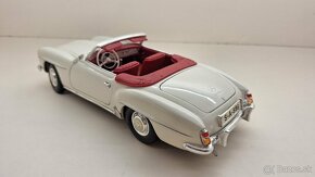 1:18 MERCEDES-BENZ 190 SL - 3