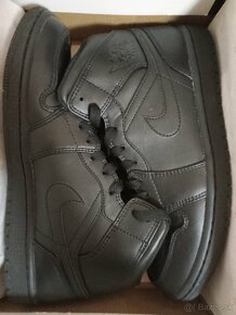 Nike Air Jordan 1 Mid Triple Black - 3