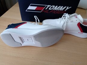 Sneakersy Tommy HILFIGER biele č.38 úplne nové - 3