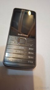 Samsung GT-S5610 top stav - 3