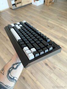 Razer BlackWidow V4 75 %, top stav, náhradne KeyCaps - 3