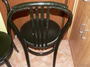 čierne stoličky thonet - 3