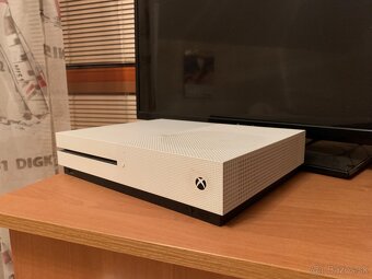 Xbox One S - 3