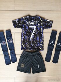 Dres  Mbappe - 3