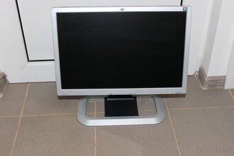 Predam pouzivany LCD monitor HP L2045w - 3