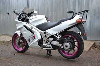 Honda VFR 750 RC36 - 3