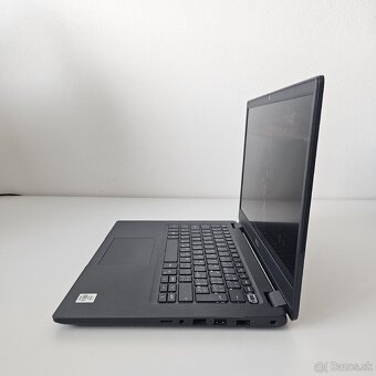 Notebook Dell Intel i5 Intel UHD RAM 16 GB SSD 15"6 palca - 3