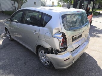 Toyota Corolla Verso 2.2 D kód motora 2AD - 3