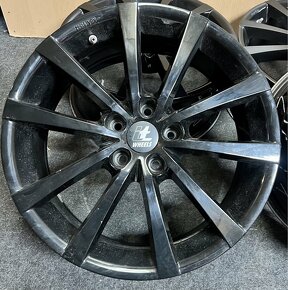 5x112 R18 itWheels Alice black ET 35 čierne leskle - 3