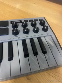 MIDI keyboard Akai MPK mini - 3