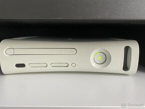 Xbox 360 s vybavením - 3