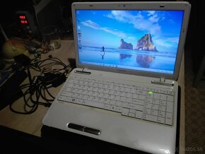 Toshiba i3 4 x 2,1. 15,6" LED. SSD 128 GB.RAM 4 GB. - 3