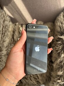 iPhone SE 2.generácia - 3