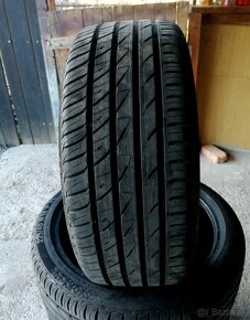 225/40R18 - 3