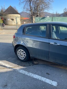 Alfa Romeo 147 - 3