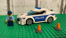 Lego City 60239 Policajné auto - 3