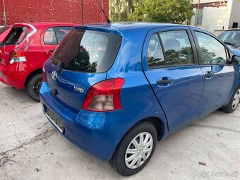 Rozpredam toyota yaris 1,0 - 3