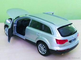 Predám tento Kovový model. Audi Q7 strieborná farba - 3