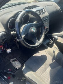 Rozpredam Alfa Romeo 147 1.6 benzin - 3