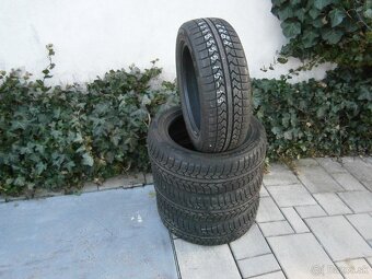 Predám 4x zimné ako nové pneu MOMO 185/55 R15 88HXL - 3