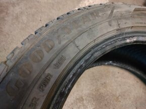 Predám 2 ks zimných pneu Goodyear ultragrip 215/55 r17 - 3