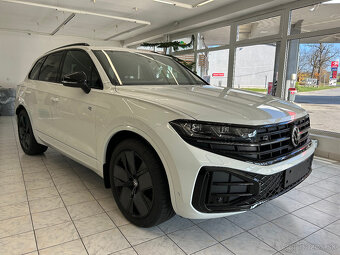 VW Touareg R line, Black paket,PANO,Vzduch,nové DPH - 3