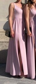 Púdrovo-ružové dlhé šaty s rozparkami - 3
