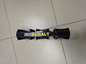 Držiak pre 6x batéria Dewalt - 3