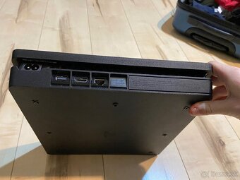 Predám Playstation4 slim - 3