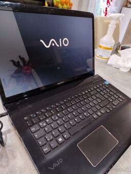 Sony Vaio SVE171 - 3