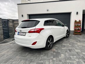 Hyundai i30 CW 1.6i MPI DOHC 88kw M6 benzín - 3