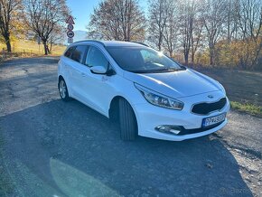 KIA Ceed Sporty Wagon 1.6 CRDi GOLD - 3